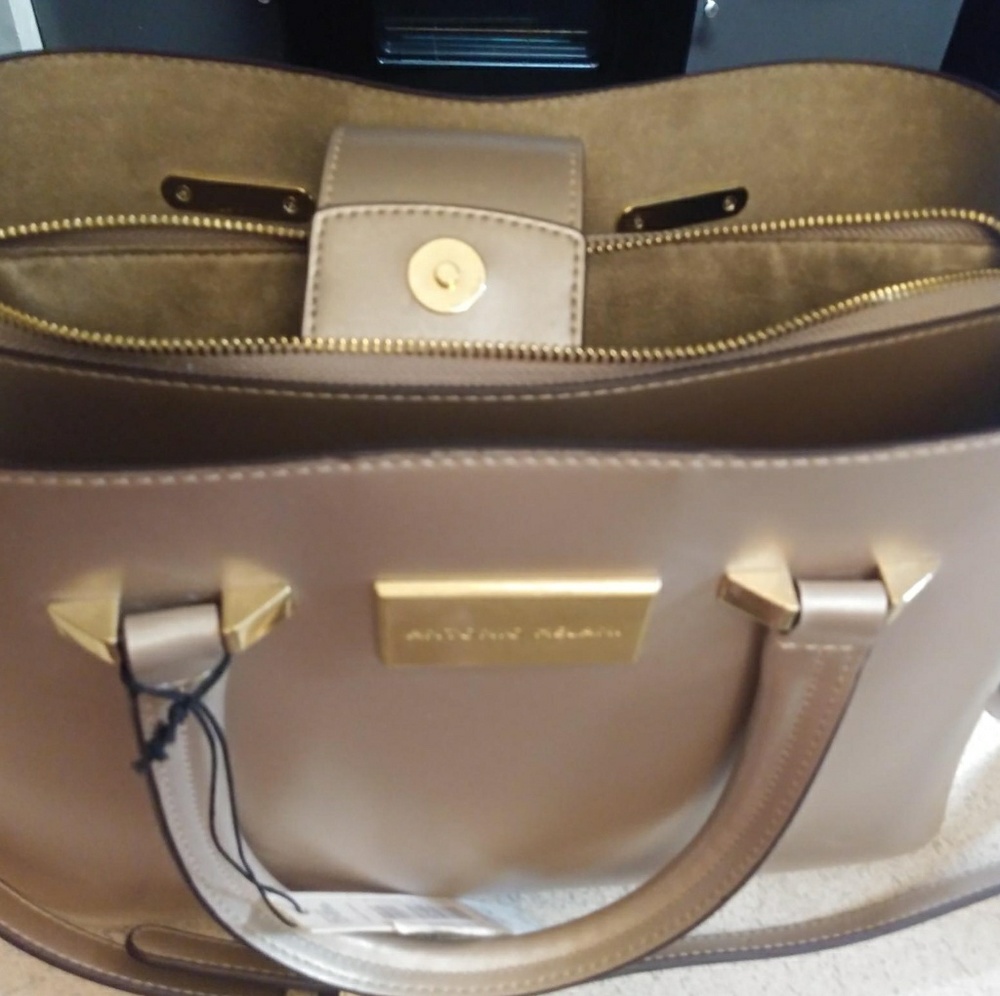 New Antonio Melani Designer Handbag / Tote - Picture 3 of 8